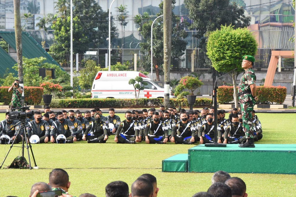 Dalam pengarahannya, Pangdam Jaya mengajak menyatukan visi dan komitmen sesuai kebijakan pimpinan dengan mengimplementasikan Perintah Harian KSAD, yang disampaikan oleh Kepala Staf Angkatan Darat pada saat Apel Gelar Pasukan TNI AD di Monas, 25 Januari 2022.
