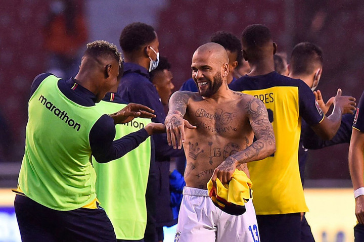 Skor imbang 1-1 bertahan hingga laga usai. Hasil ini tidak menggoyahkan posisi Tim Samba di puncak klasemen sementara dengan 36 poin. Sementara itu Ekuador duduk di peringkat ketiga dengan 24 poin dan tertinggal lima poin dari Argentina di posisi kedua.