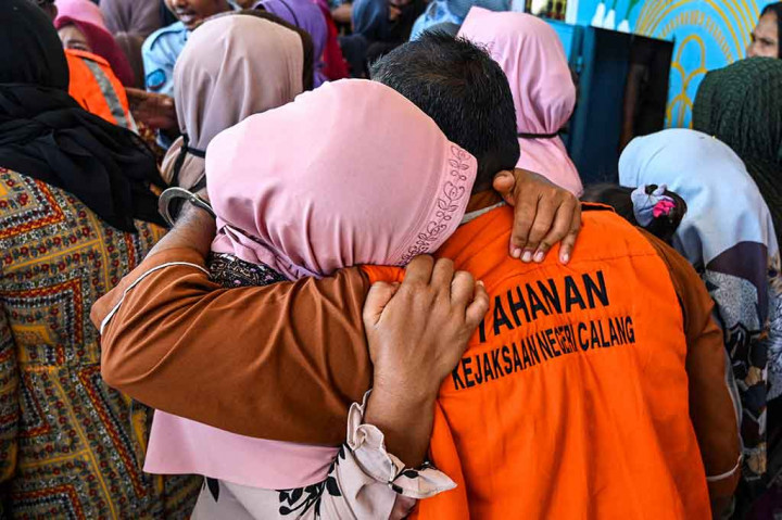 Majelis Hakim Pengadilan Negeri Calang menjatuhkan hukuman tiga tahun empat bulan penjara kepada Sudirman, terdakwa pembunuhan lima ekor gajah sumatra.