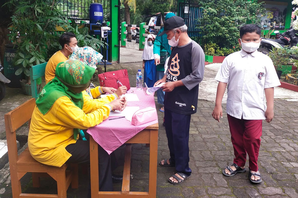 Pelaksanaan vaksinasi covid-19 anak usia 6-11 tahun didasari telah terbitnya rekomendasi dari Komite Penasihat Ahli Imunisasi Nasional (Indonesian Technical Advisory Group on Immunizational/ ITAGI) perihal kajian vaksinasi covid-19 bagi anak usia 6-11 tahun dan sudah adanya Emergency Use Authorization (EUA) dari BPOM untuk penggunaan vaksin Sinovac bagi anak usia 6-11 tahun.