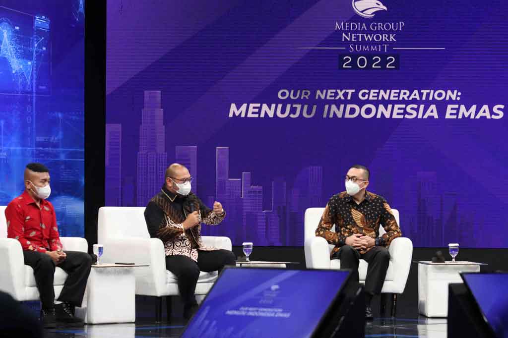 Menurutnya, SDA akan terus berkurang atau menipis seiring berjalannya waktu. Lantas perlu disiapkan sumber daya manusia yang unggul sebagai kekuatan pembangunan di masa depan yang berkelanjutan. 