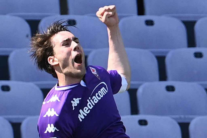  Striker asal Serbia Dusan Vlahovic telah menyelesaikan transfernya ke Juventus dari rival Serie A, Fiorentina, senilai 75 juta euro (sekitar Rp1,20 triliun).