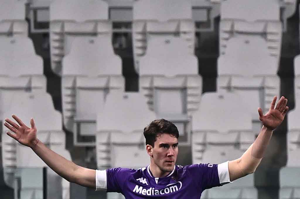 Pemain yang genap berusia 22 tahun pada Jumat, 28 Januari 2022 itu telah banyak dikaitkan dengan kepindahannya ke Inggris, setelah menolak untuk memperpanjang kontraknya di Florence.