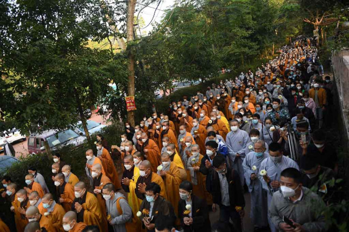 Guru Zen, yang dipuji karena membawa perhatian ke Barat dan yangkauannya dalam Buddhisme dipandang sebagai yang kedua setelah Dalai Lama, meninggal pada usia 95, minggu yang lalu di Pagoda Tu Hieu di pusat kota Hue.