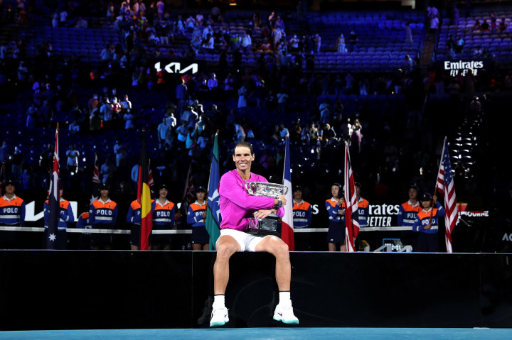 Nadal pun sukses mengalahkan jumlah trofi grand slam terbanyak dalam sejarah tunggal putra milik Novak Djokovic (20) dan Roger Federer (20). 