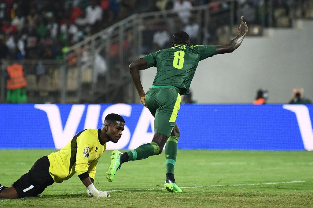 Senegal kembali unggul 2-1 pada menit ke-68 berkat gol Cheikhou Kouyate. Gol Kouyate itu tidak terlepas dari blunder pertahanan Guinea Khatulistiwa.