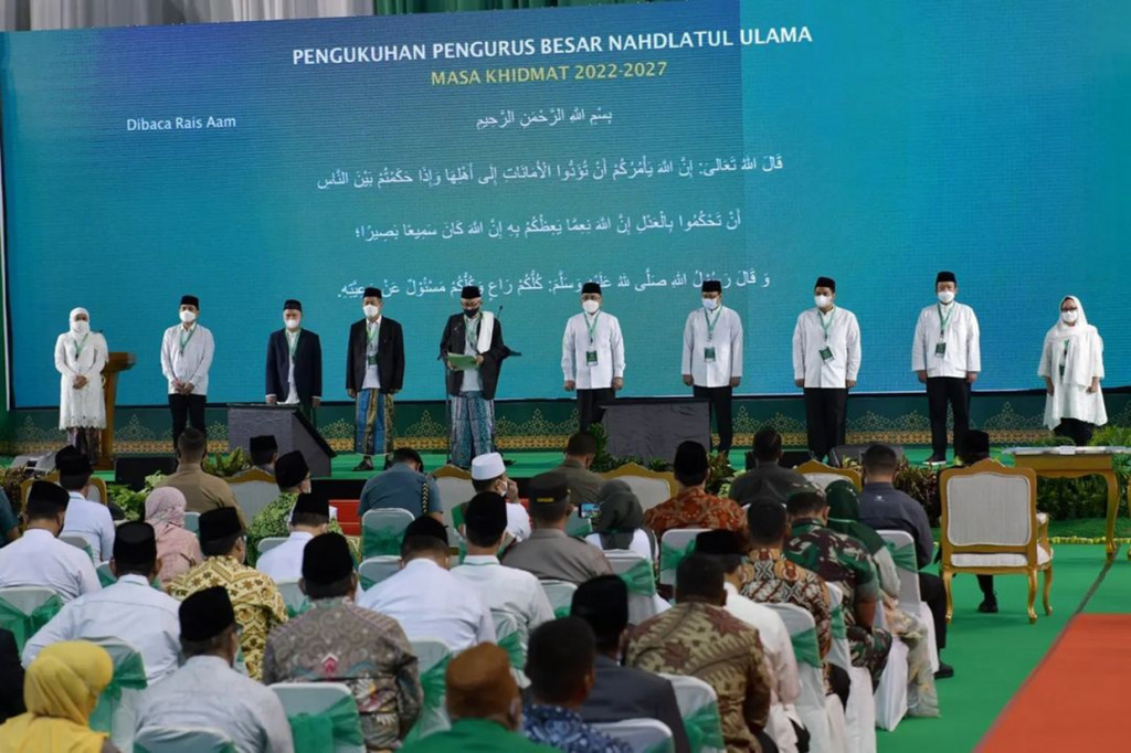 Presiden Joko Widodo dan Wakil Presiden Ma’ruf Amin menghadiri Pengukuhan Pengurus Besar Nahdlatul Ulama (PBNU) Masa Khidmat 2022-2027 dan Harlah ke-96 Nahdlatul Ulama, di Balikpapan Sport and Convention Center, Provinsi Kalimantan Timur, Senin, 31 Januari 2022.