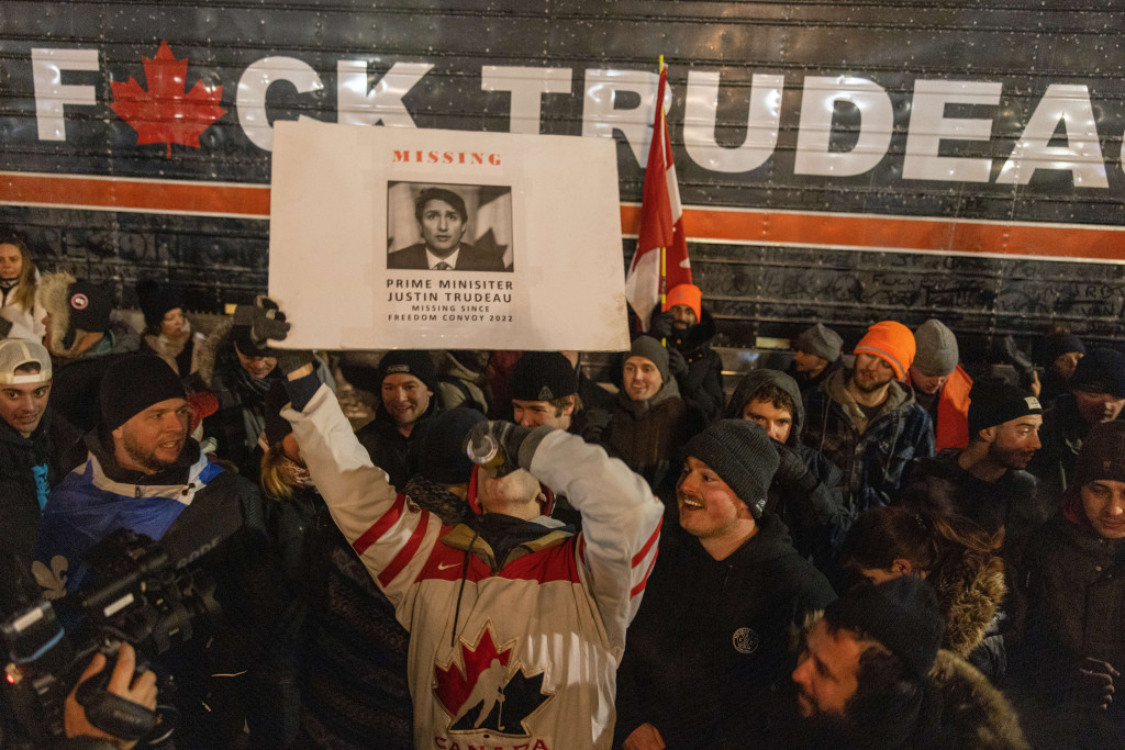Karena masalah keamanan, Trudeau dan keluarganya meninggalkan rumah mereka di pusat kota Ottawa.