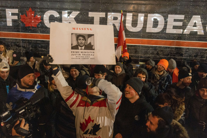 Karena masalah keamanan, Trudeau dan keluarganya meninggalkan rumah mereka di pusat kota Ottawa.