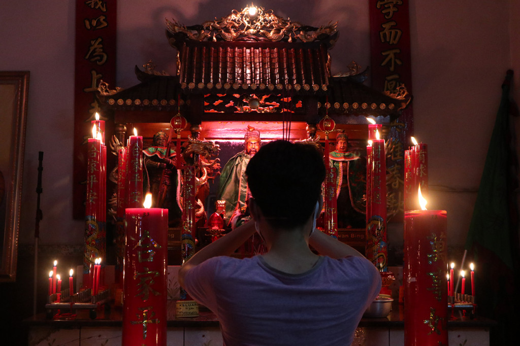 Pada ritual tersebut, seluruh umat Tri Dharma yang hadir mendoakan agar pandemi covid-19 segera berakhir saat memasuki tahun macan air 2573 ini.