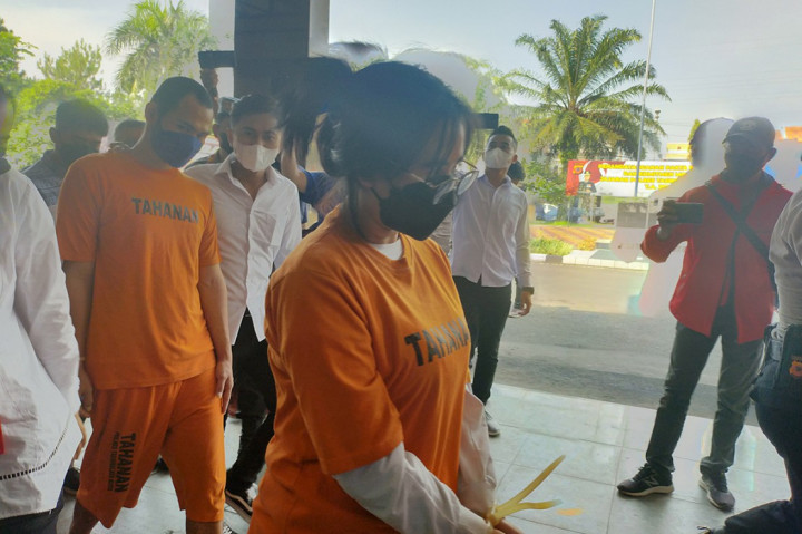 Satuan Reserse Narkoba Polres Tasikmalaya Kota telah berhasil menangkap enam orang tersangka dalam peredaran narkoba di Kota Tasikmalaya sepanjang Januari 2022. Kasus tersebut melibatkan enam tersangka dengan barang bukti sabu, tembakau sintetis dan obat-obatan psikotropika.