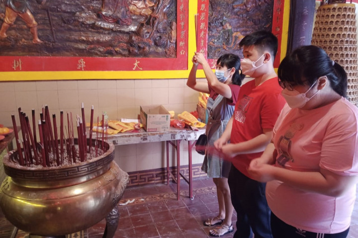 Meski begitu, kegiatan ibadah tetap berlangsung khidmat. 