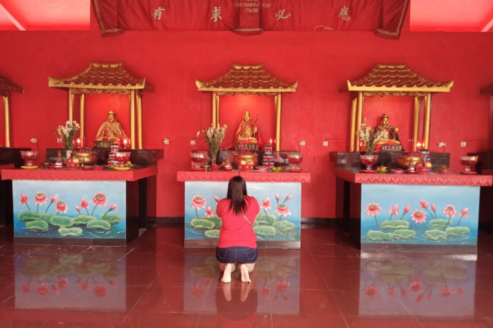 Pelaksanaan ibadah pun digelar dengan protokol kesehatan ketat.