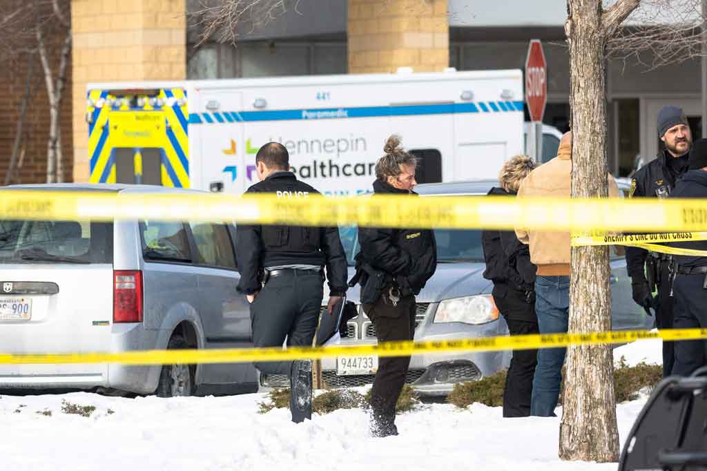 Polisi melakukan penyelidikan pascaterjadinya penembakan di sebuah sekolah di Richfield, Minnesota, Selasa, 1 Februari 2022 waktu setempat.