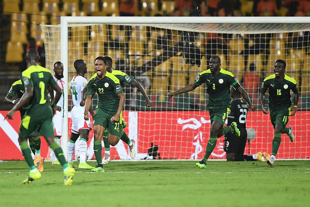 Tim asuhan Aliou Cisse tersebut kemudian berhasil memecah kebuntuan pada menit ke-70 lewat sepakan keras bek Paris Saint-Germain Abdou Diallo dari dalam kotak penalti.