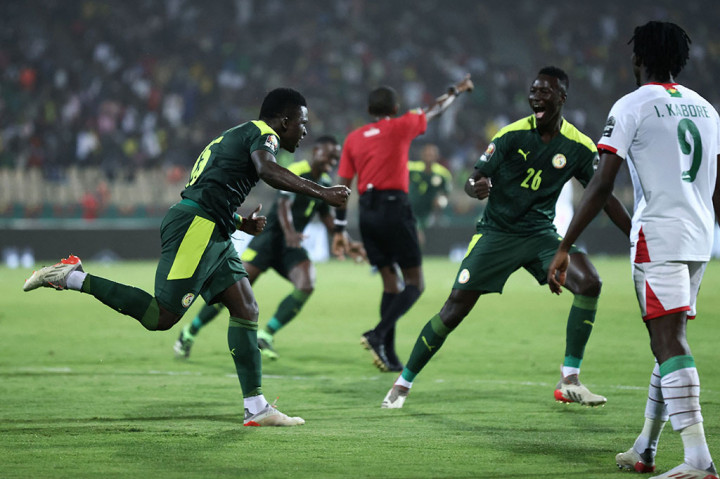 Enam menit berselang Senegal menggandakan keunggulan lewat Idrissa Gana Gueye usai menuntaskan umpan matang Sadio mane. Skor berubah menjadi 2-0 untuk Senegal.