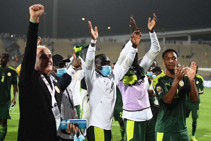 Di final, tim peringkat teratas Afrika itu akan menghadapi pemenang laga semifinal lainnya antara tuan rumah Kamerun atau Mesir yang akan dimainkan Jumat, 4 Februari dini hari esok.