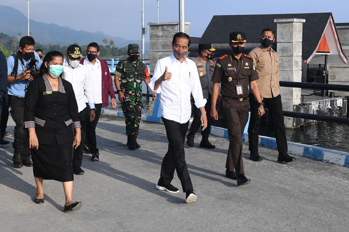 Presiden direncanakan membagikan bantuan langsung tunai bagi para pedagang di Pasar Induk Sidikalang sebelum kemudian lepas landas menuju Pangkalan Udara Soewondo, Kota Medan, dengan menggunakan helikopter.