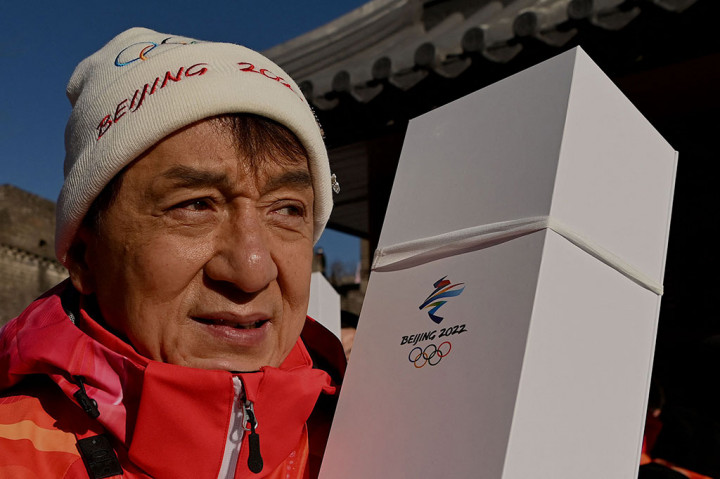 Chan, 67, bintang film aksi dan komedi yang lahir di Hong Kong dan dikenal karena dukungannya terhadap pemerintah Beijing, diidentifikasi dalam siaran pers resmi dengan nama Tiongkok, Chen Gangsheng.