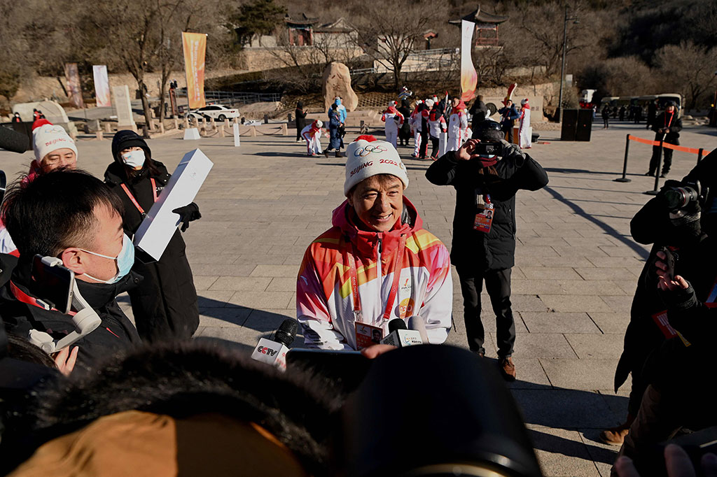 Pawai obor yang akan membuka Olimpiade Musim Dingin 4-20 Februari jauh lebih sederhana dibanding estafet yang mencakup seluruh dunia untuk Olimpiade Musim Panas 2008 di Beijing, karena kekhawatiran covid-19.