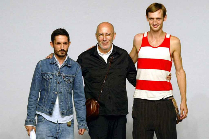 Desainer top Catalan Antonio Miro, seorang legenda mode Spanyol yang modelnya termasuk migran dan tahanan tidak berdokumen, meninggal dunia pada usia 74 tahun.
