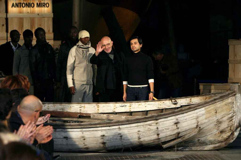 Lahir pada 1947 di Sabadell dekat Kota Mediterania Barcelona dari seorang ayah yang adalah seorang penjahit, Miro membuka toko pertamanya pada 1960 ketika baru berusia 20 tahun. Desain aslinya dengan cepat membedakannya dari rekan-rekannya.