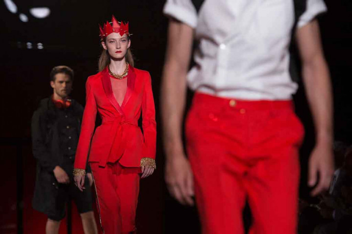 Dia menciptakan kostum yang digunakan dalam upacara di Olimpiade Barcelona 1992, dan merancang seragam untuk polisi regional Catalonia.
