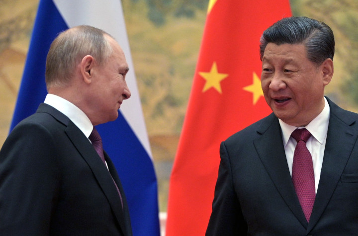 Presiden Tiongkok, Xi Jinping, mengadakan pertemuan dengan Presiden Rusia, Vladimir Putin, Jumat, 4 Februari 2022. Bagi Xi, ini merupakan pembicaraan tatap muka pertamanya dengan seorang pemimpin dunia dalam hampir dua tahun.