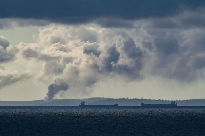 Kepala PVMBG Andiani menyatakan, erupsi Gunung Anak Krakatau terjadi pada pukul 09.43, 10.25, 10.28, 12.46, 13.00, 13.31, 13.41, 14.46, dan 17.07 WIB, dengan tinggi kolom abu berkisar 800-1000 meter di atas puncak dan warna kolom kelabu-hitam tebal. 