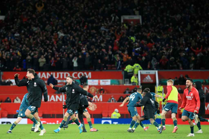 Sementara para pemain Middlesbrough meluapkan kegembiraan usai memastikan diri melangkah ke babak kelima Piala FA.