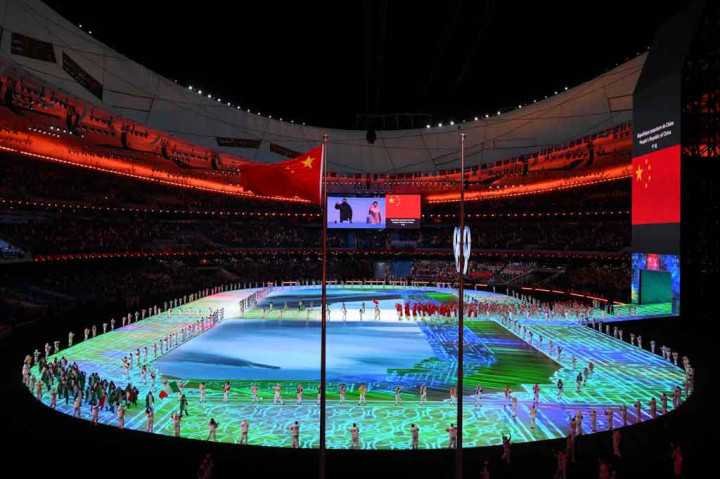 Olimpiade Musim Dingin Beijing 2022 resmi dibuka di Stadion Bird's Nest, Jumat, 4 Februari 2022 malam waktu setempat. Pembukaan dilakukan oleh Presiden Xi Jinping.