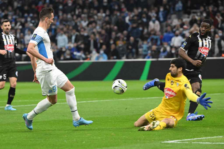Marseille membalas pada menit ke-18 lewat gol Arkadiusz Milik dari dalam kotak penalti setelah menerima umpan Matteo Guendouzi. Kedudukan menjadi 2-1.