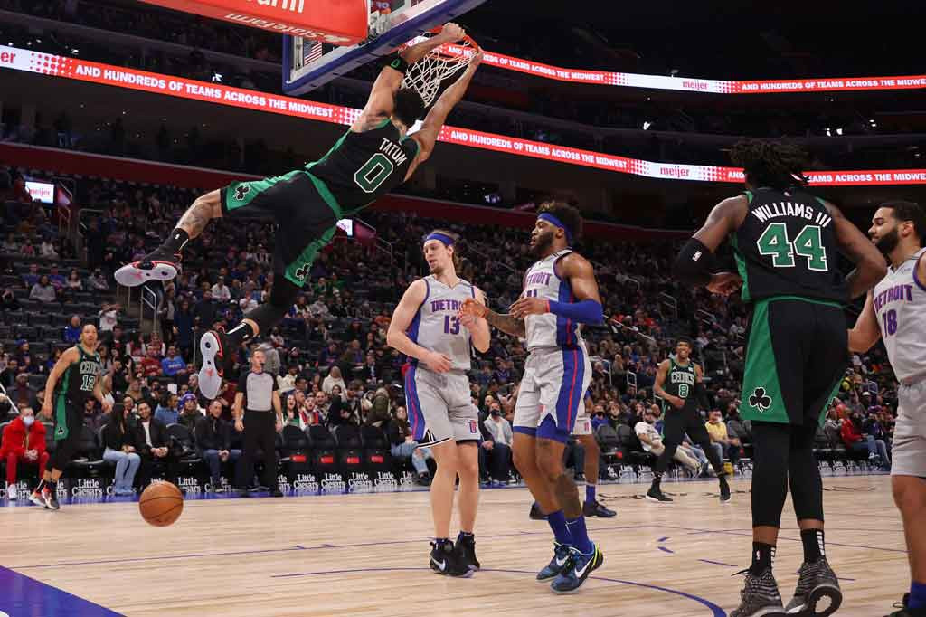 Jayson Tatum mencetak 24 poin dan sembilan rebound untuk membawa Boston Celtics menang 102-93 atas Detroit Pistons, Sabtu, 5 Februari 2022 WIB.