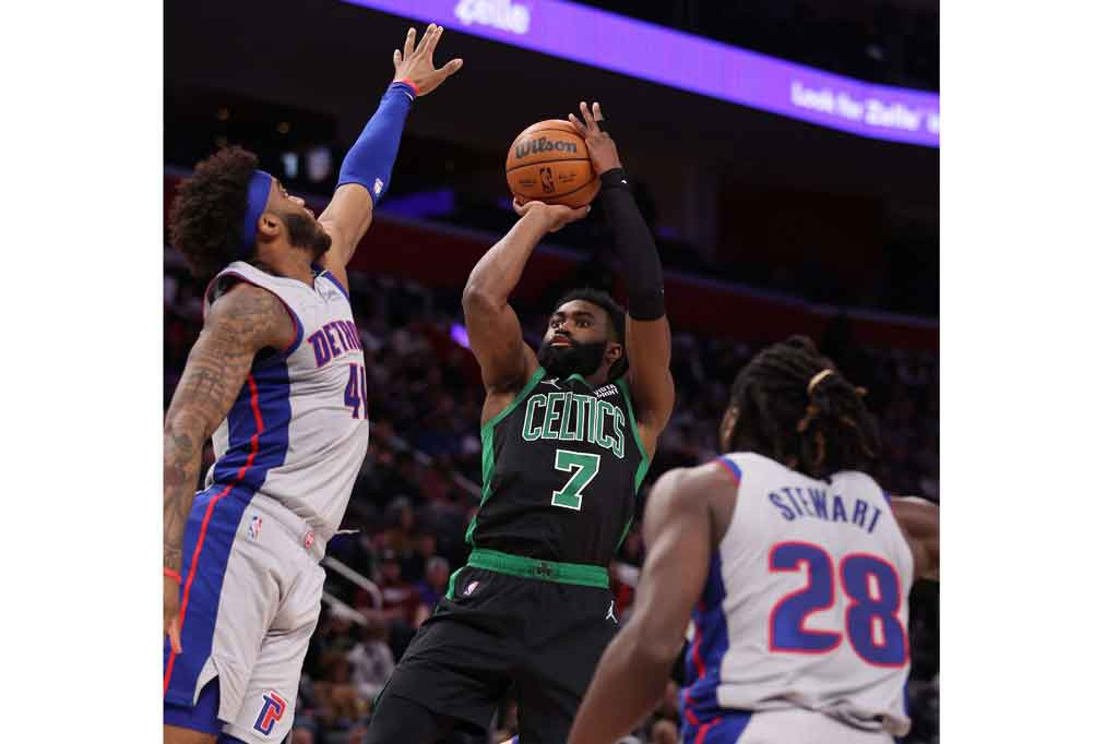 Sementara Jaylen Brown mengemas 13 poin dan tujuh rebound untuk Boston.