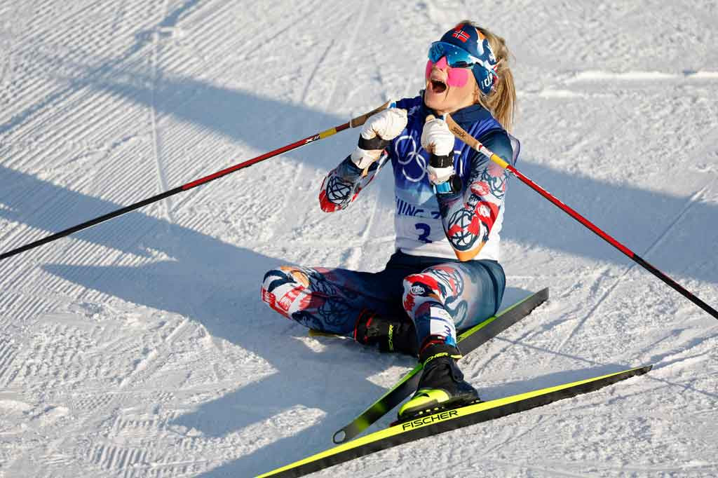  Therese Johaug dari Norwegia memenangi medali emas pertama  Olimpiade Musim Dingin Beijing pada Sabtu, 5 Februari 2022. Dia menjadi yang tercepat dalam kompetisi ski lintas alam skiathlon putri sepanjang 7,5 km plus 7,5 km.