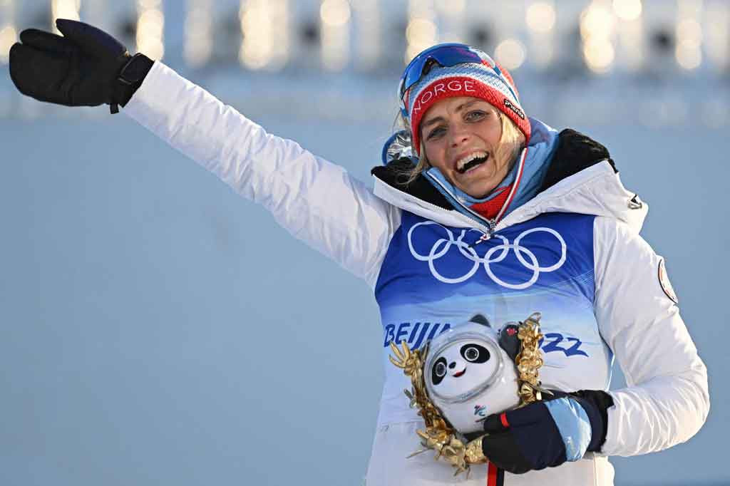 Johaug, yang memang difavoritkan menjelang acara tersebut berlangsung, menyelesaikan lintasan dalam waktu 44 menit 13,7 detik untuk merebut emas.