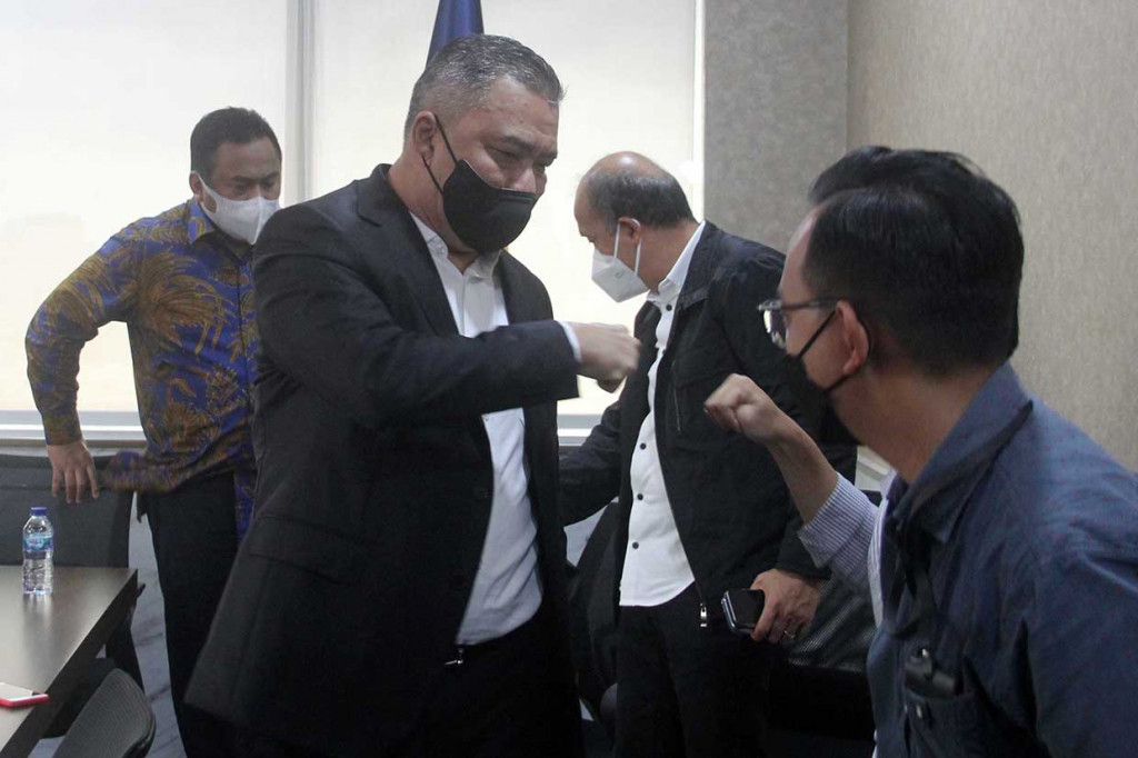 Sementara itu, Roberth Rouw mengatakan surat penunjukan dirinya menjadi Ketua Fraksi NasDem DPR RI sudah resmi dikirim ke pimpinan DPR RI. Rouw tak hadir saat konferensi pers (konpes) pergantian Ketua Fraksi NasDem DPR RI karena sedang menjalani isolasi mandiri.
