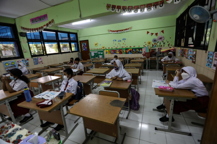 Wakil Gubernur (Wagub) DKI Jakarta, Ahmad Riza Patria (Ariza) mengatakan pembelajaran tatap muka (PTM) 50 persen masih berlaku di tengah lonjakan kasus covid-19. Pemberlakuan sesuai Surat Keputusan Bersama (SKB) 4 Menteri.