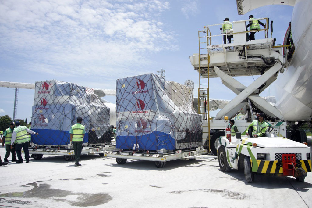 Pada Selasa, 8 Februari 2022 siang, pesawat kargo Qatar Airways Boeing 747 Freighter tiba di Lombok pada pukul 12.11 Wita. Pesawat dengan nomor penerbangan QR8394 ini membawa sebanyak 77.993 kilogram logistik pramusim MotoGP.