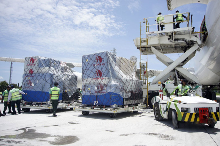 Pada Selasa, 8 Februari 2022 siang, pesawat kargo Qatar Airways Boeing 747 Freighter tiba di Lombok pada pukul 12.11 Wita. Pesawat dengan nomor penerbangan QR8394 ini membawa sebanyak 77.993 kilogram logistik pramusim MotoGP.