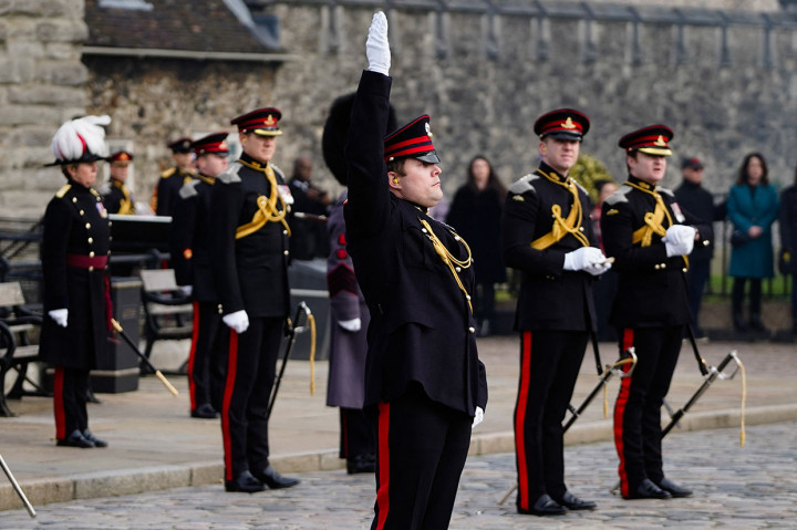 Dia kini menjadi bangsawan Inggris pertama yang bertahta selama 70 tahun. 