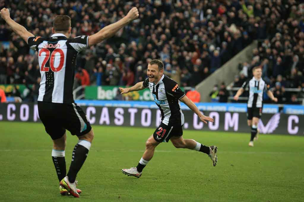 Pada menit ke-56 Newcastle berbalik unggul lewat gol Ryan Fraser, memanfaatkan bola muntah yang gagal disapu dengan baik oleh lini belakang Everton.