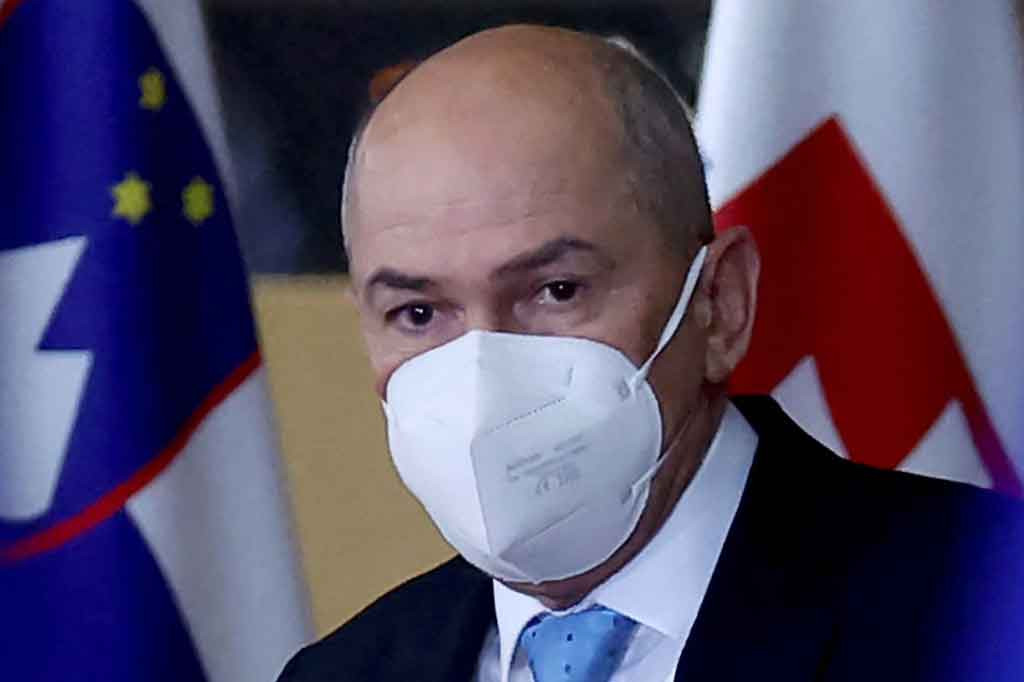 Perdana Menteri konservatif Slovenia Janez Jansa mengatakan pada hari Rabu, 9 Februari 2022, bahwa ia telah dites positif untuk covid-19, tepat ketika negara Uni Eropa berpenduduk dua juta itu melihat penurunan infeksi baru.