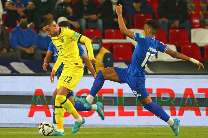 The Blues yang tanpa pelatih Thomas Tuchel di pinggir lapangan setelah dinyatakan positif covid-19, memegang kendali permainan di babak pertama. Sejumlah peluang tercipta namun belum berbuah gol.