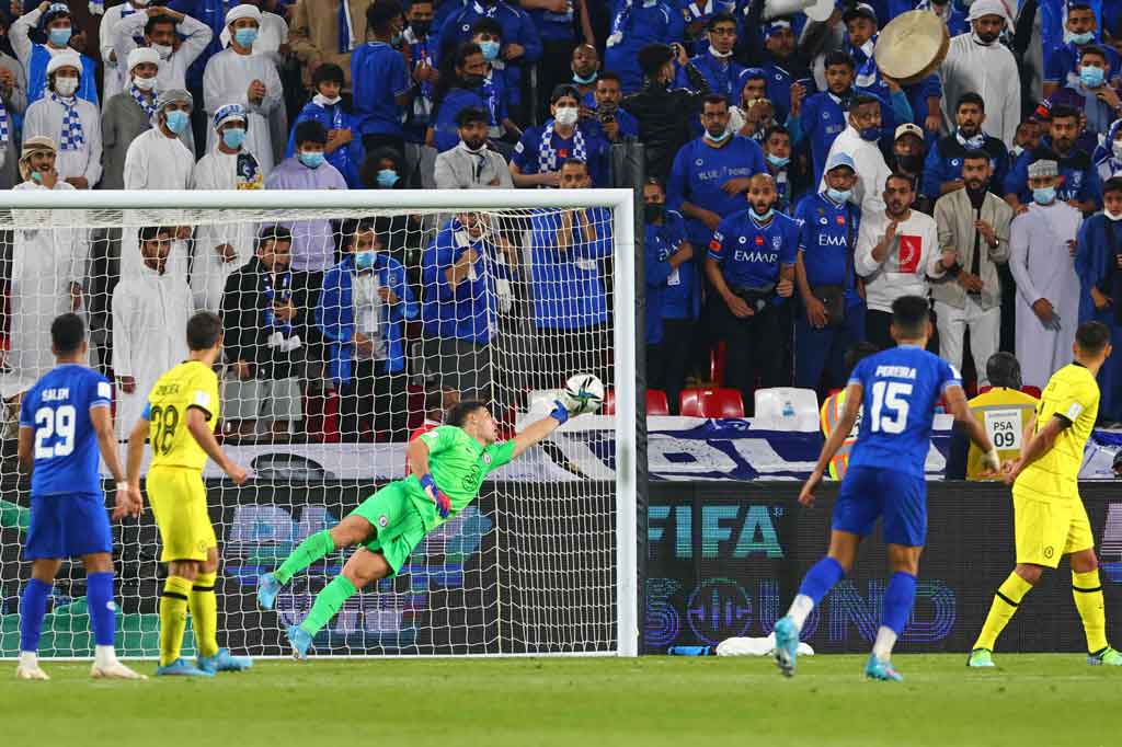 Juara Asia Al Hilal berusaha menyamakan kedudukan di babak kedua. Kiper Chelsea Kepa Arrizabalaga melakukan sejumlah penyelamatan gemilang untuk menahan serbuan tim dari Arab Saudi itu, di antaranya menahan tembakan Mooussa Marega dan menggagalkan upaya Mohamed Kanno.