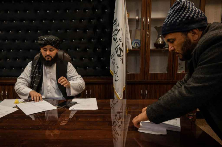 Wali Kota baru Maymana memiliki wajah kekanak-kanakan, pesona yang mudah dan sumber niat baik yang jelas dari konstituen di ibu kota provinsi Afghanistan.