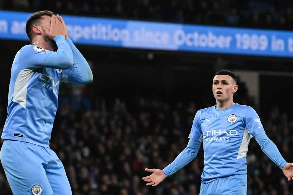 Tiga menit berselang peluang emas City kembali terbuang sia-sia. Sudah dalam posisi bebas di kotak penalti, bola tembakan Aymeric Laporte masih melebar dari gawang.