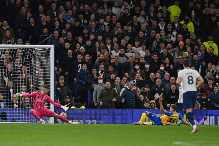 The Lilywhites akhirnya berhasil memecah kebuntuan enam menit berselang lewat gol bunuh diri Jan Bednarek yang salah mengantisipasi umpan silang Pierre-Emile Hoejbjerg. Skor menjadi 1-0.
