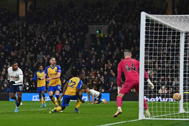 Spurs sebenarnya mampu mencetak gol penyama kedudukan di masa injury time. Umpan Cristrian Romero dimasimalkan oleh Steven Bergwijn untuk menaklukkan kiper Southampton, Fraser Forster.