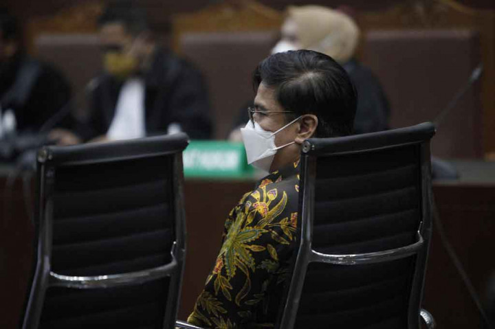 Terdakwa Direktur Utama Perusahaan Umum Daerah (Perumda) Pembangunan Sarana Jaya nonaktif Yoory C Pinontoan mengikuti persidangan dengan agenda penuntutan terhadap diri nya di Gedung Pengadilan Tipikor, Jakarta, Kamis, 10 Februari 2022. 